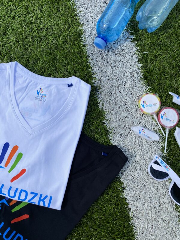 T-shirt w serek - obrazek 5